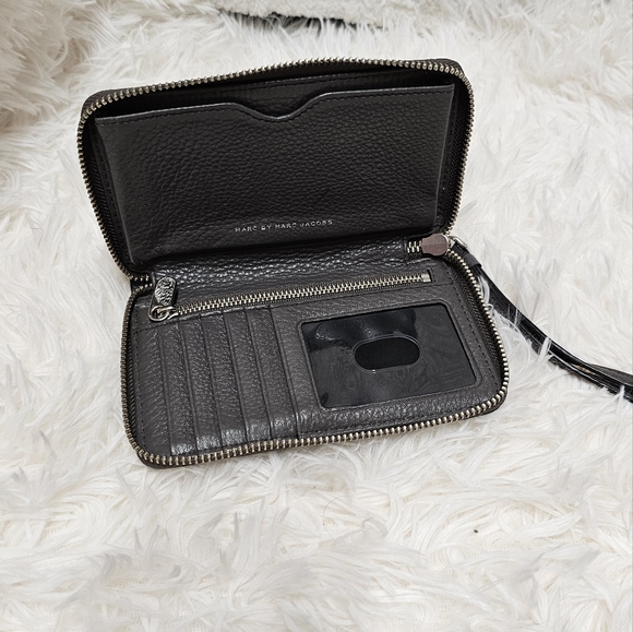 Marc by Marc Jacobs EUC Q Wingman Wallet Wristlet Grey  Leather